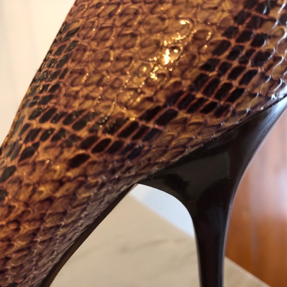 Y2K dark purple/plum snakeskin pattern stiletto heels. Size 9 - Picture 3 of 9